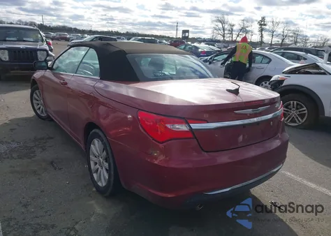 2013 Chrysler 200 Touring z USA, uszkodzony, nr VIN 1C3BCBEG3DN706782